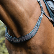 Front view of a horse wearing the Brown Kavalkade Jerome Breastplate white standing outside