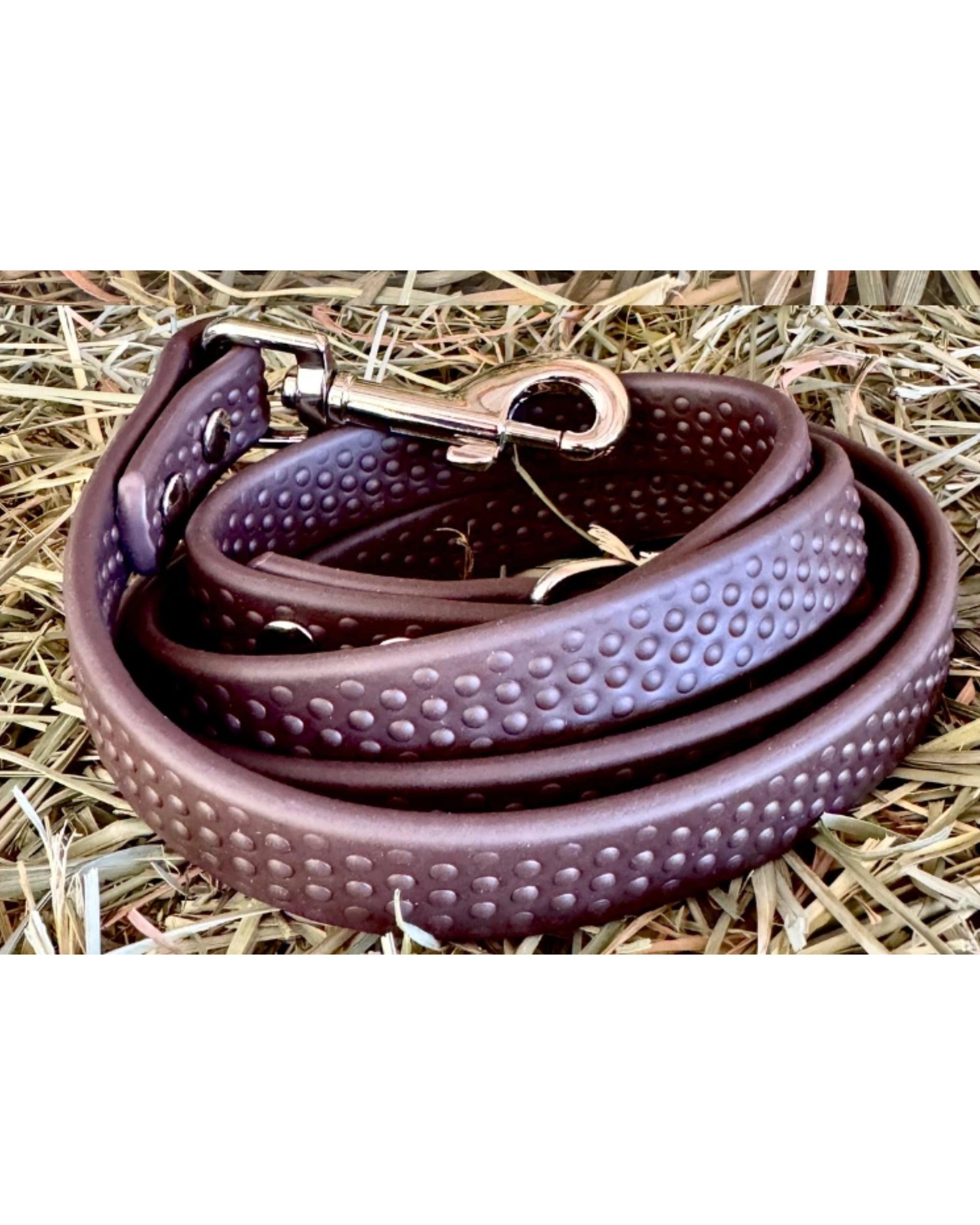 View of the Brown PRO4MANCE Com4rt Grip Dog Leash on hay