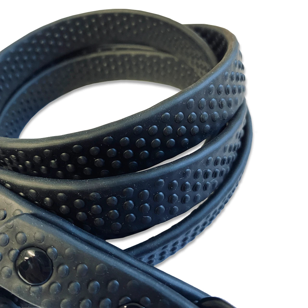 Close-up view of the Black PRO4MANCE Com4rt Grip Dog Leash on a plain background