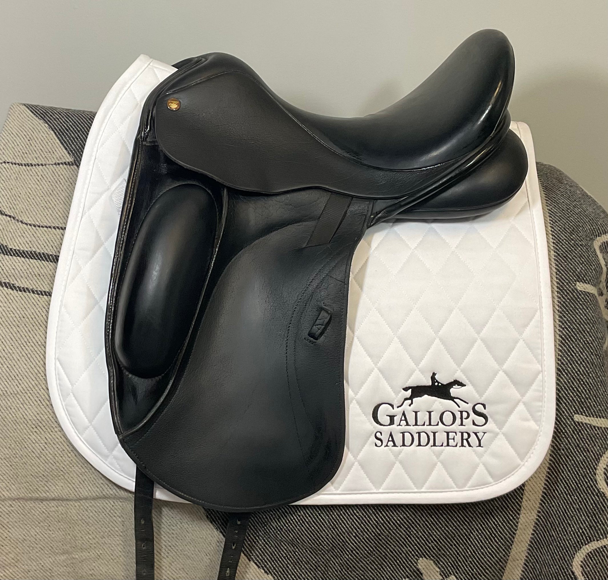 NSC Rhomeo Dressage Saddle