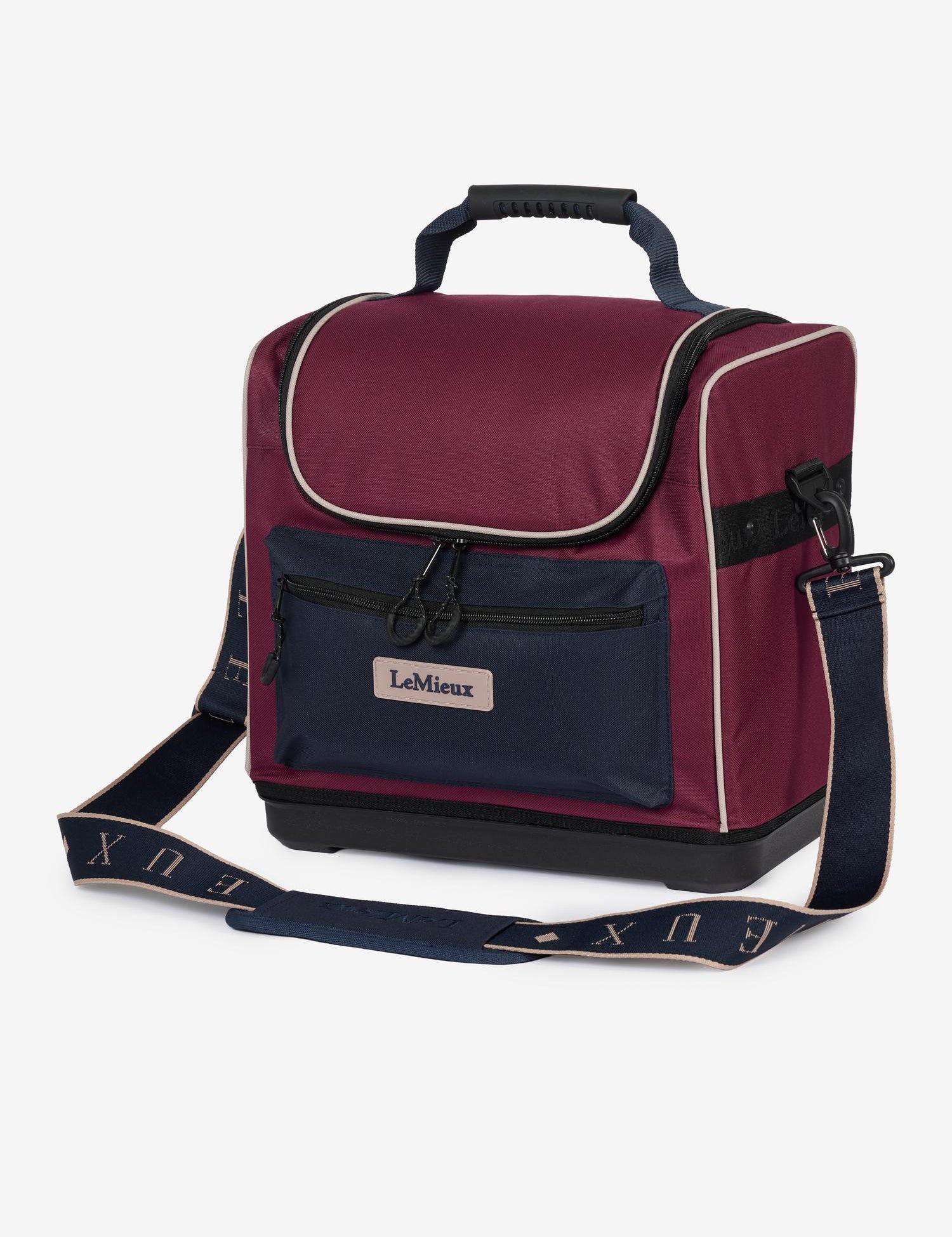 Front view of the Blackberry Elite Pro Grooming Bag on a plain background