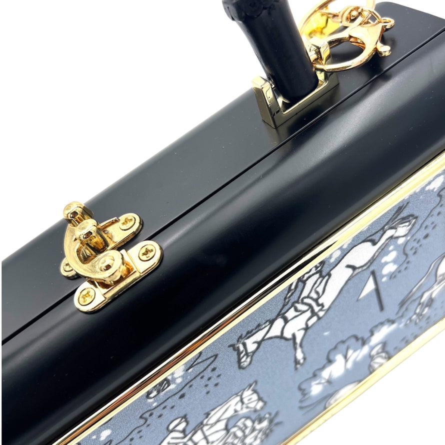 View of the latch on the Darling & Company Dressage In The Hamptons Bag on a white background