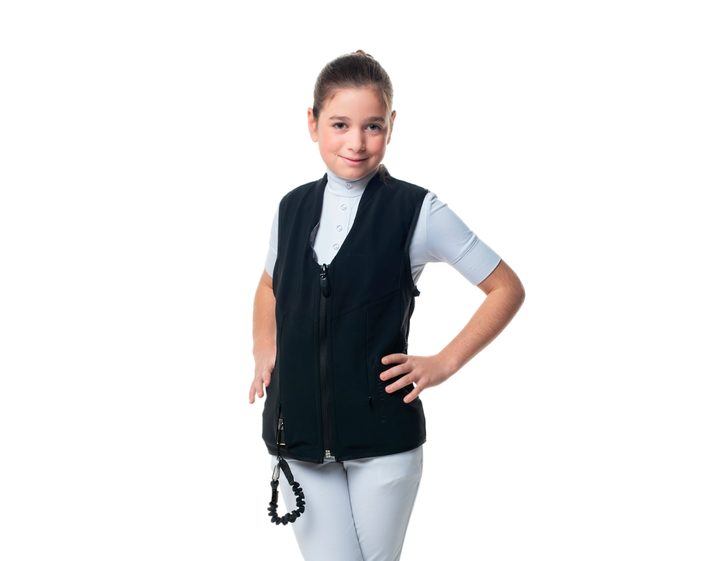 Front view of a young female model wearing the Freejump Airbag on a white background